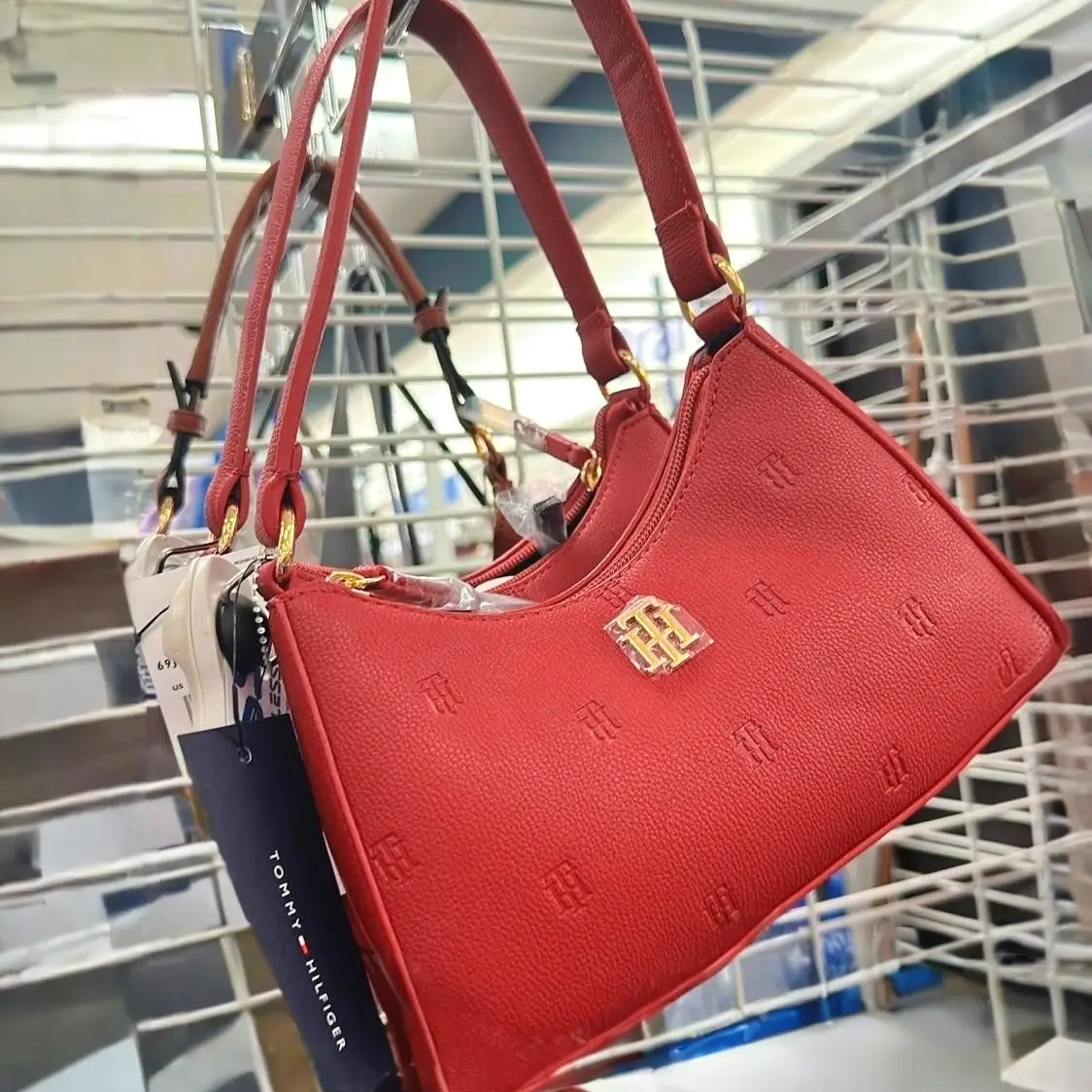 Shoulder Rojo con detalle alto relieve TM